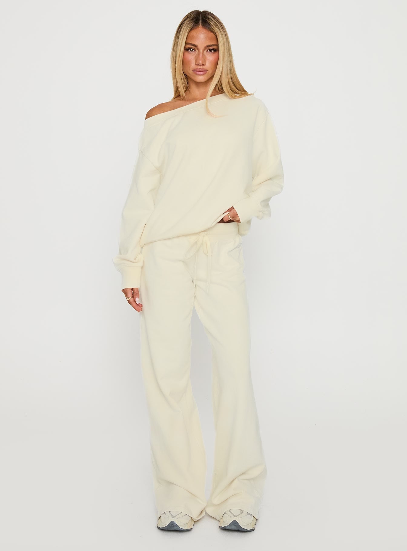 Wellness Off The Shoulder Jumper Washed White