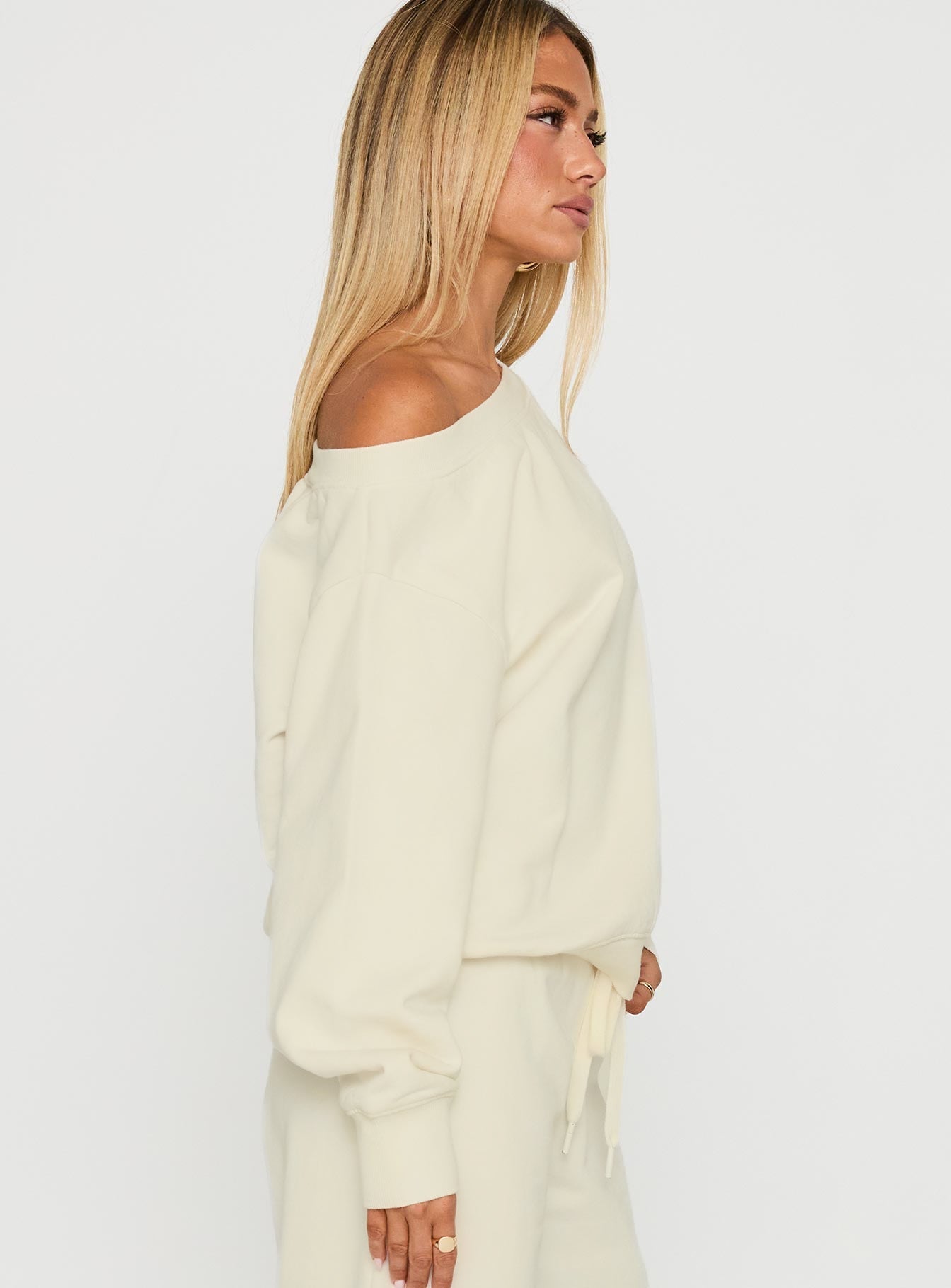 Wellness Off The Shoulder Jumper Washed White