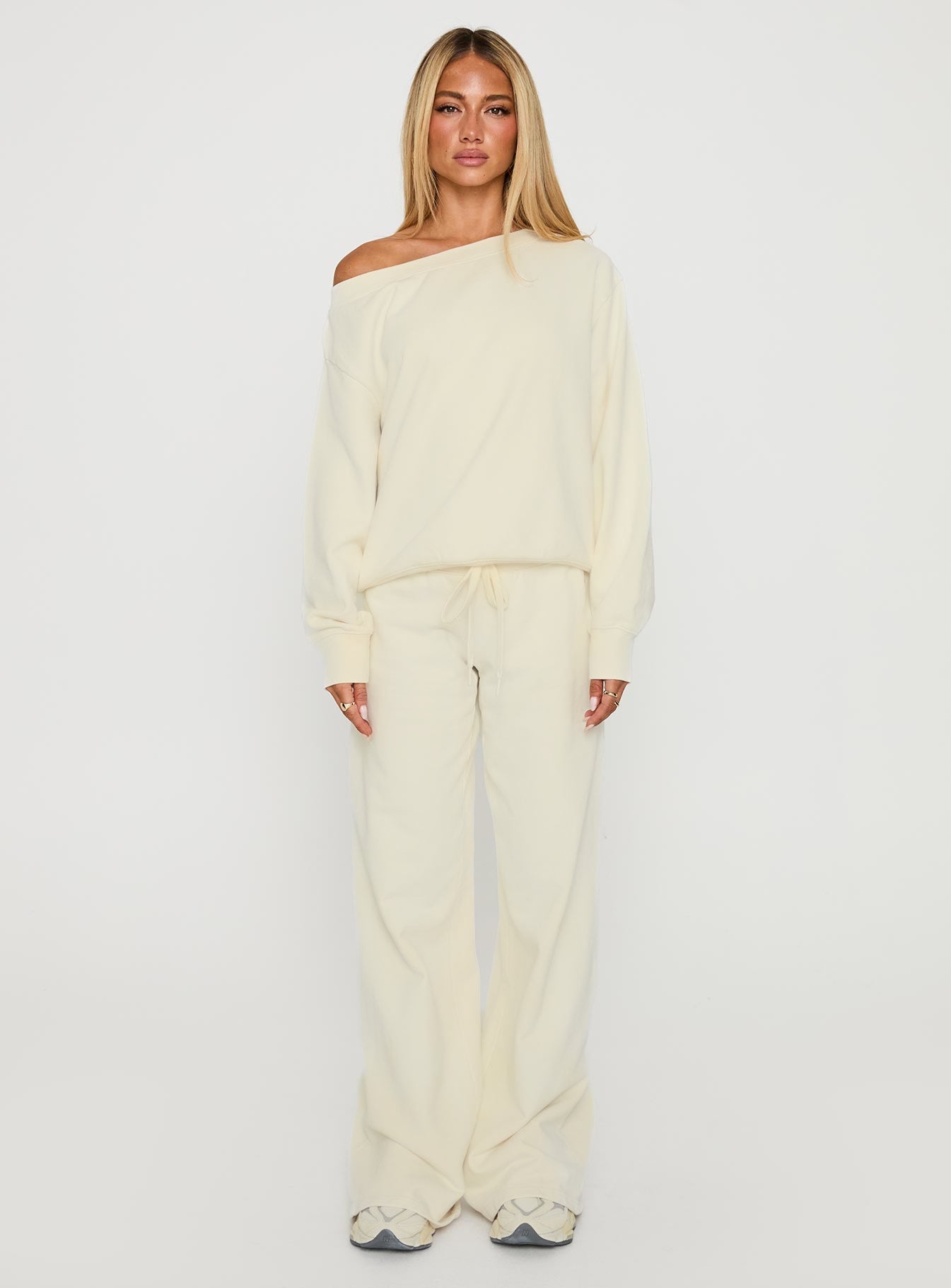 Wellness Off The Shoulder Jumper Washed White